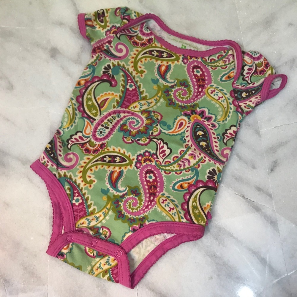 vera bradley baby • sage paisley bodysuit 9-12m